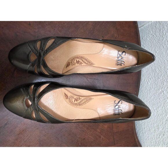 Soft Olive Leather Heels With Cutout Design & 2.5-Inch Heel Size 8.5M - Picture 10 of 11